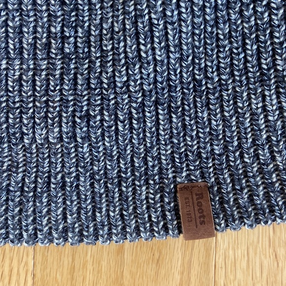 Roots unisex toque could be worn different ways - Picture 4 of 5